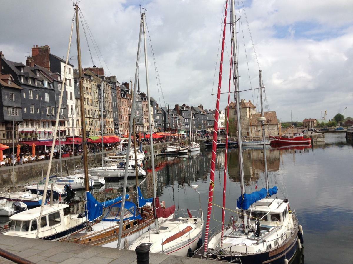 Un Petit Nid A Honfleur Apartment Exterior photo